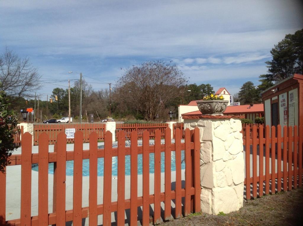 Knights Inn - Cayce Exterior photo